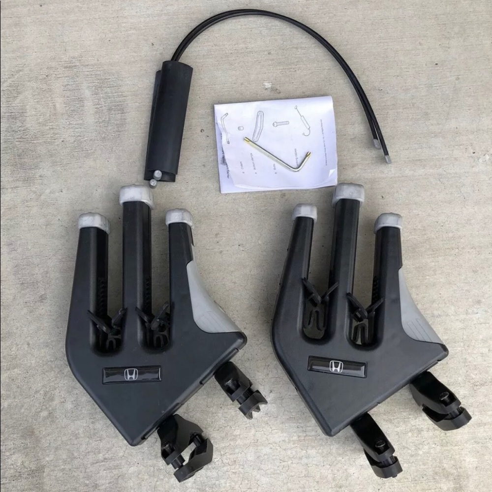 Honda/Thule snowboard ski racks